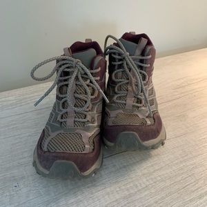 GUC Size 1 girls Merrill hiking boots. Smoke and pet free home.